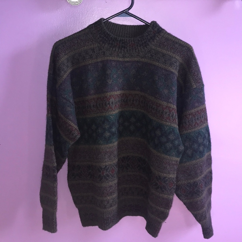 Patterned wool sweater size L